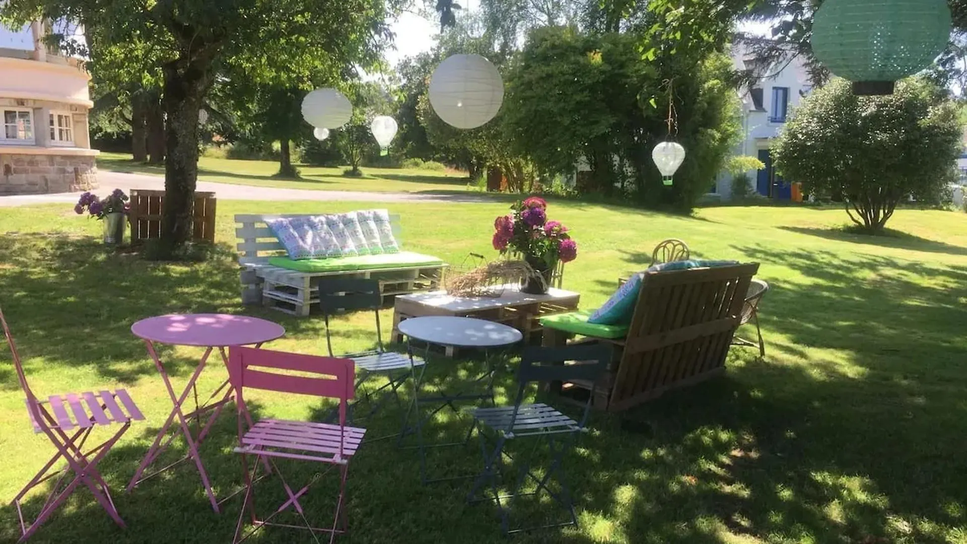 Villa Spacieuse Saint-Hernin Avec Spa Convivial France