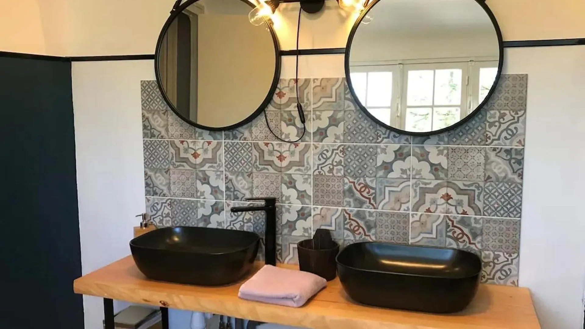 Villa Spacieuse Saint-Hernin Avec Spa Convivial France