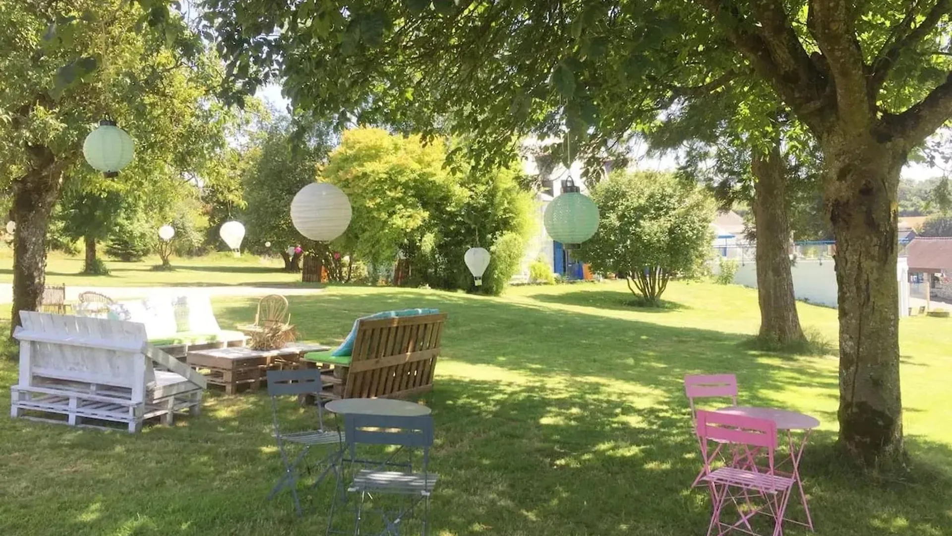 Villa Spacieuse Saint-Hernin Avec Spa Convivial