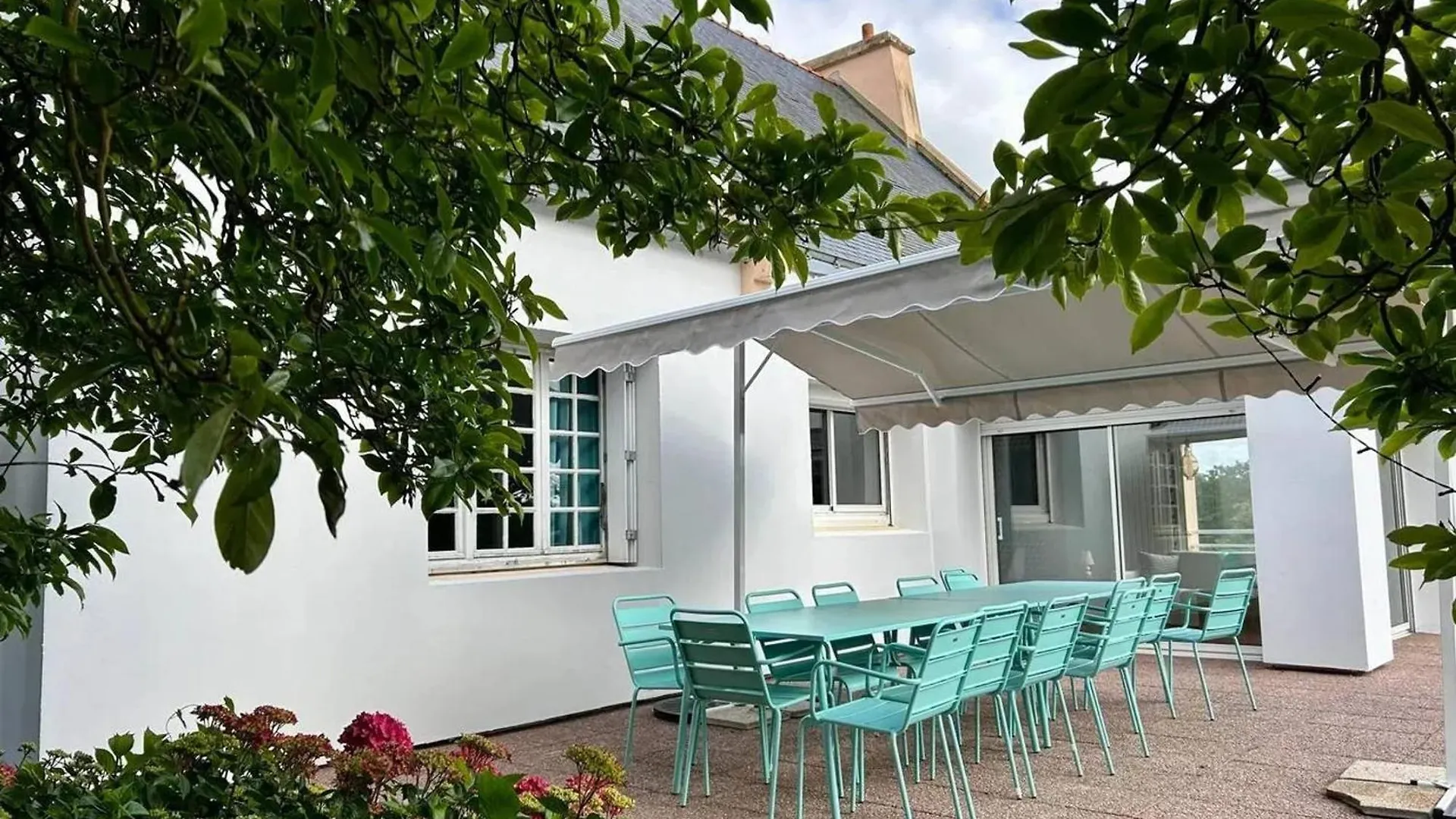 Villa Spacieuse Saint-Hernin Avec Spa Convivial