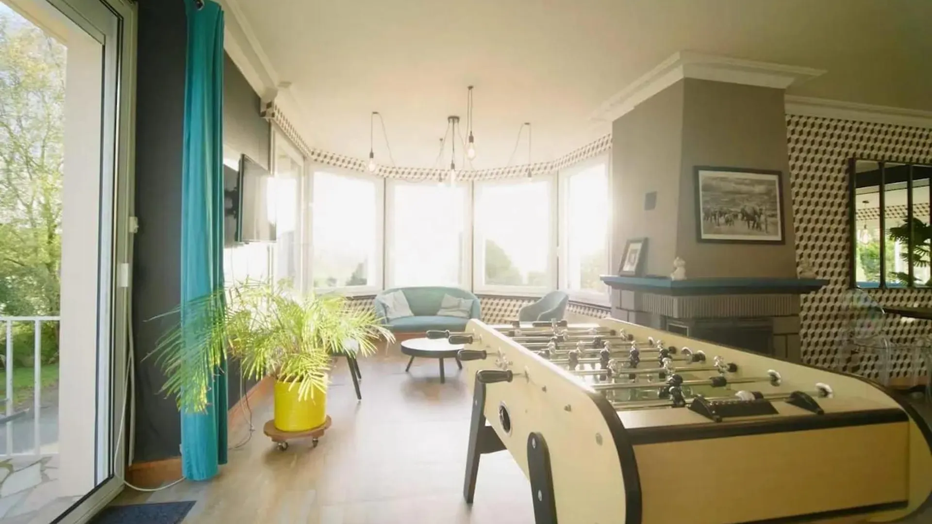 Villa Spacieuse Saint-Hernin Avec Spa Convivial