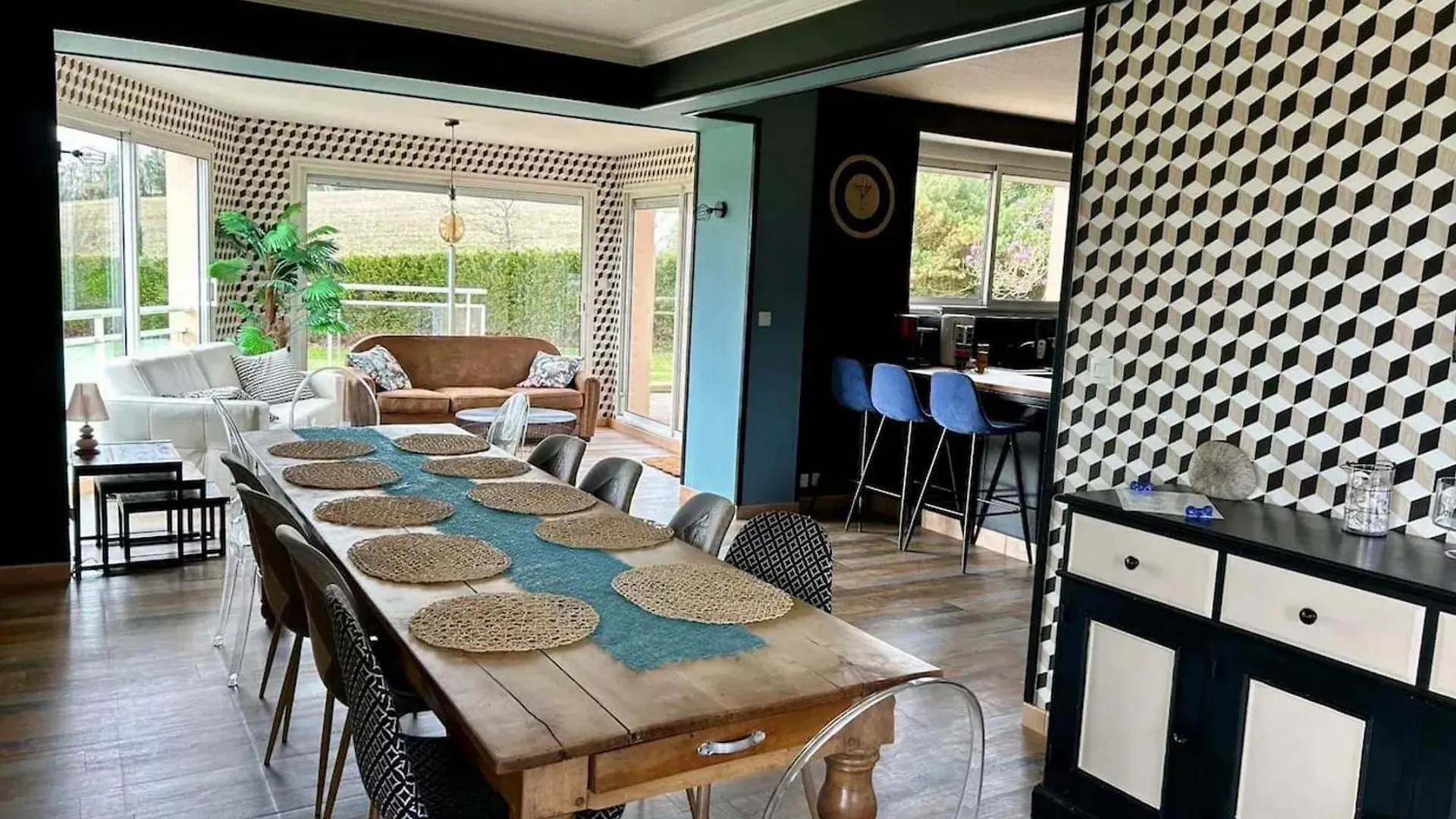 Villa Spacieuse Saint-Hernin Avec Spa Convivial