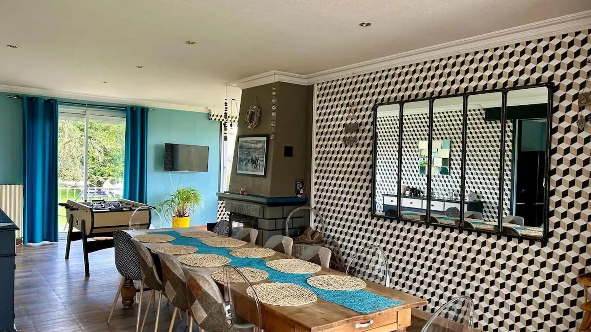Villa Spacieuse Saint-Hernin Avec Spa Convivial